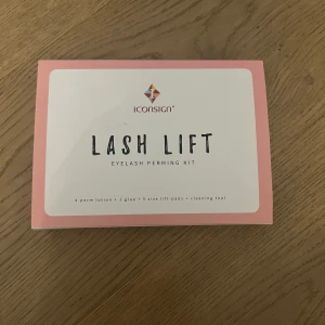 Lash lift kit  - Lash lift kit. Använd endast en gång men kommer inte till användning längre. Köpt för cirka tre månader sedan. Tillbehören är nästan helt fulla. Köpt för cirka 300kr