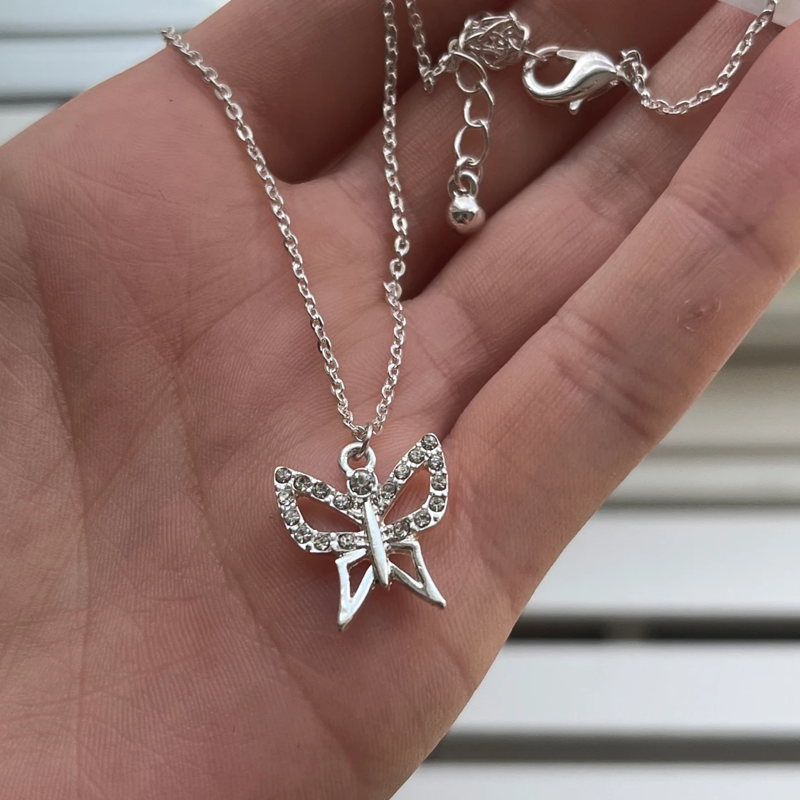 Jättefint fjärilhalsband - 91