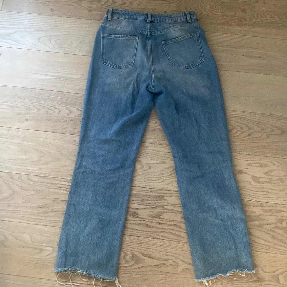 Jeans från NA-KD, knappt använda, väldigt gott skick, köparen står för frakt(50kr). Jeans & Byxor.