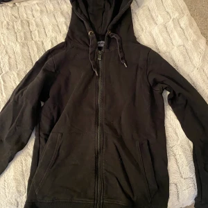 Korta  - Svart kofta