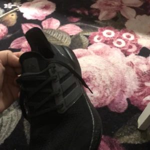 Adidas Ultra  - Skorna är i jättebra skick  Priset kan diskuteras 