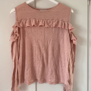 Rosa tröja  - Super gullig tröja köpt på primark, tröjan är i storlek 164 men passar xs/s den e ganska stor i storleken