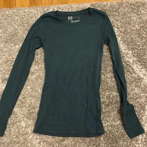 New yorker långärmad tröja strl xs  - En enkel bas topp från new yorker i strl xs 