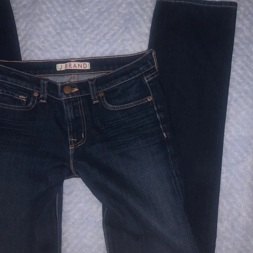 Low waisted jeans. Straight jeans, bra längd på mig som e 167. 600+frakt❤️ . Jeans & Byxor.