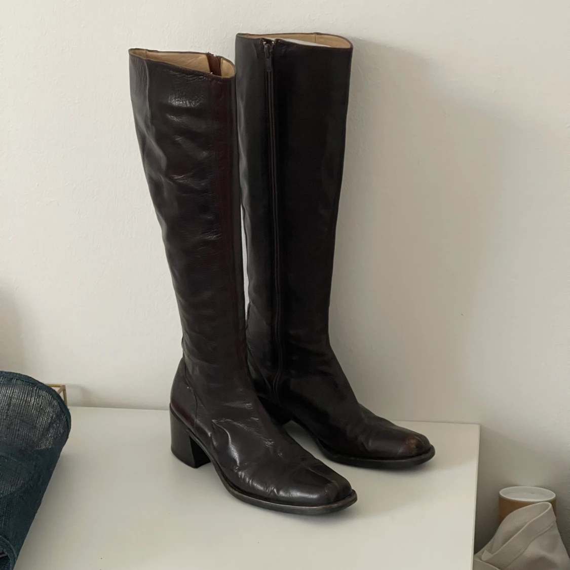 Bruna läder stövlar
