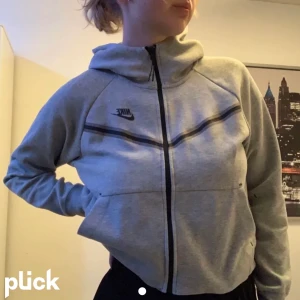 Grå nike tech fleece  - Grå nike tech fleece i bra skick💘