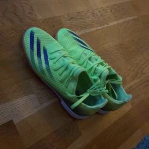 Adidas x speedportal inomhusskor - Adidas inomhus skor i utmärkt skick