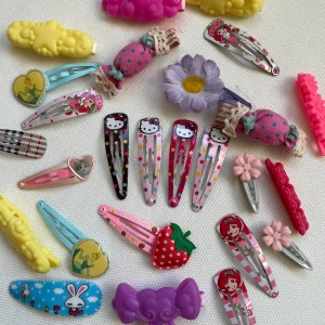 hårspännen - blandade söta hårspännen. 50kr för alla💕