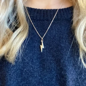 Blixthalsband - Guldigt blixthalsband som är oanvänt💕 Frakt 13kr💕