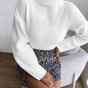 Stickad tröja  - En fin stickad tröja från shein Aldrig använt, fortfarande som ny Original pris 189 säljer för 100