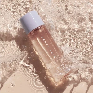 Fenty Skin Fat Water Pore-Refining Toner Serum With Niacinamide 50ml - 50ml, travelsize. Ny. Fraktsumman blir 19kr (frakt m frimärke) vid direkt swish till mig, välj ej Köp Nu isåfall. Samfraktar för minsta möjliga frakt kostnad för dig. Kontakta mig angående detta