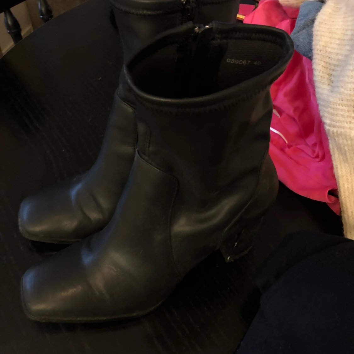 Högklackade boots 