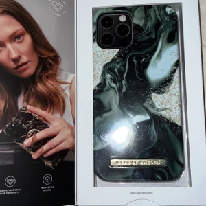 iPhone 12/12 PRO skal deal of Sweden - Jag säljer fåtal gånger iPhone 12/12 PRO skal. Den superfint sick. Kommer inte till användning.   Frakt står köpare för själv.   Tar emot Swish kan även posta  Säljer för 150 kr . Ny kostar 400 kr.   Den passar inte min mobil lägre, jag har bytt mobil. 