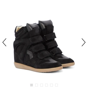 Isabel marant  - INTRESSEKOLL på mina jättefina Isabel marant😇Använda men inga större affekter, man får med original boxen och dustbags💖Skriv vid intresse 