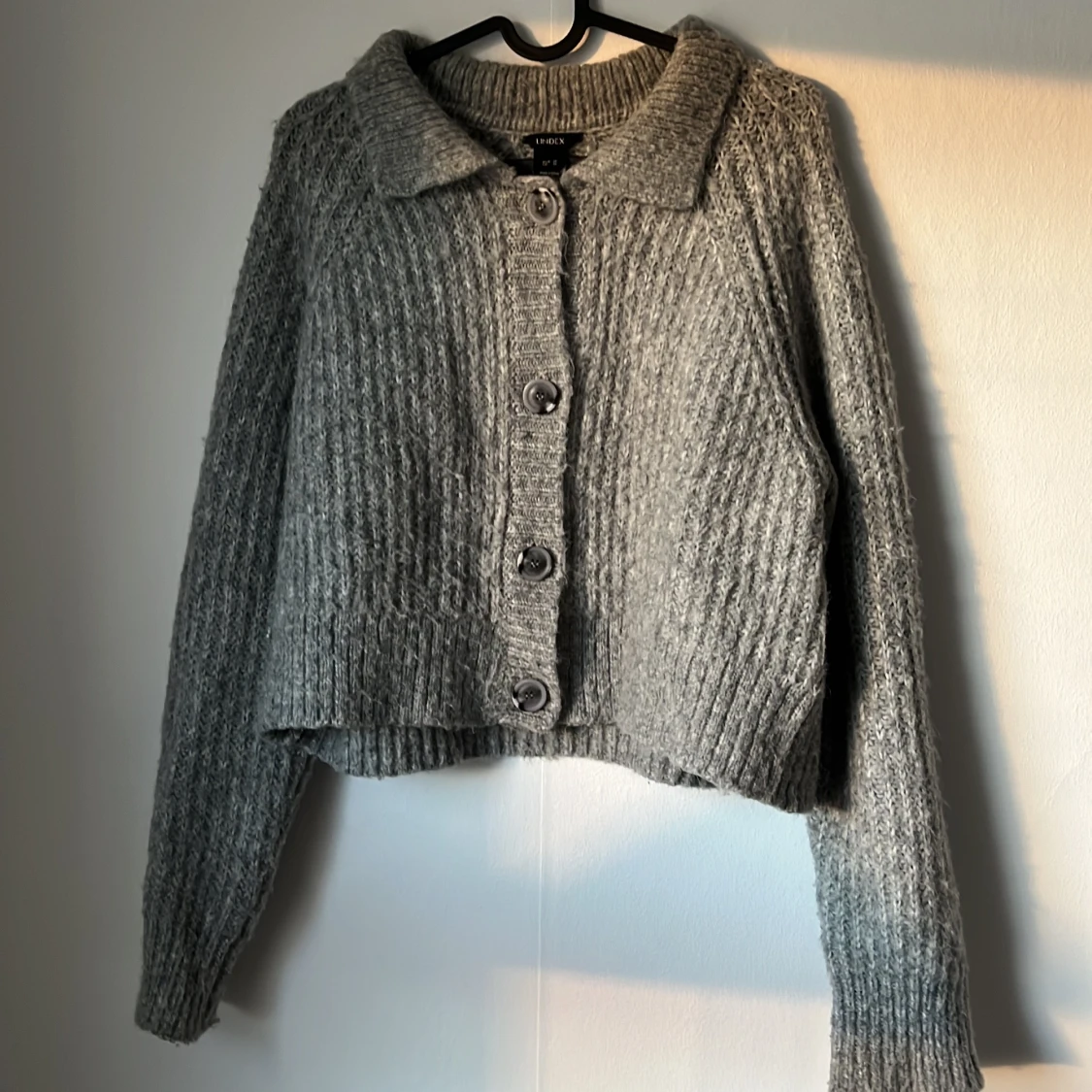 Grå stickad från Lindex!