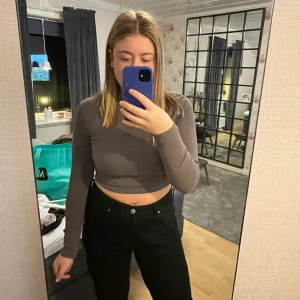 Tröja - Jätte skönt material  Liten i storlek