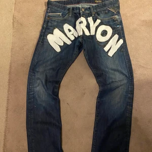 Replay Jeans målade - Köptes målat Storlek 34x34 straight leg modell Säljer pga aldrig använder Möts up sthlm annars frakt då du står för den  Pris går diskutera 