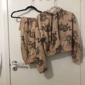  Matchande  Sett nytt  - Matchande sett storlek xs helt ny för 200 kr 