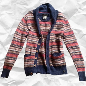 Grampasweater  - Säljer denna grampasweater som är pappas men passar honom inte längre.  köptes för ca 5 år sedan för ≈ 600 spänn. Det står st L men skulle säga M. S om man vill ha lite oversize. ( PRISET INK FRAKT ) hör av er vid intresse! ( tryck ej på köp nu ) 