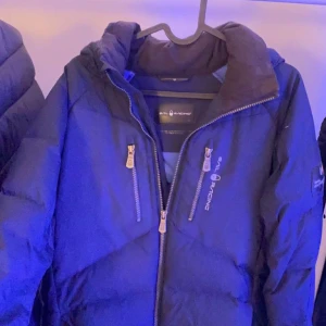 Sail Racing jacka - Hej! Säljer min gamla Sail raicing jacka för bra pris! Skick 8/10