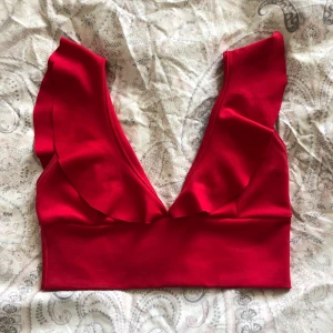 Crop-top Nelly strl M - Använd 2 ggr