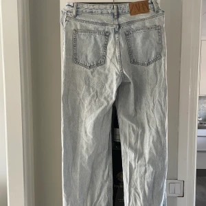 Jeans från zara - High waist och långa i benen, har klippt av de för jag tycker det är snyggare. 