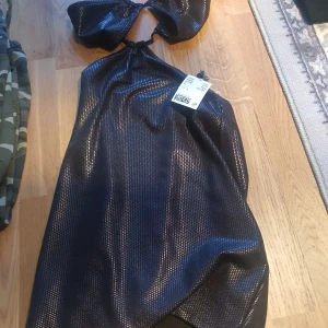 Hot ny klänning - Jätte fin silver svart blank 