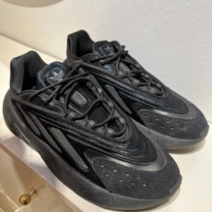 Adidas sneakers 37 - Storlek 37 1/3 Normala i storlek Använt 2 gånger