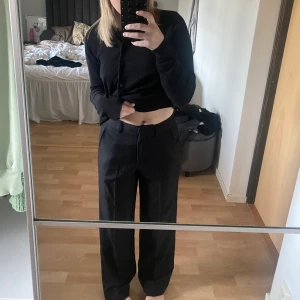 Kostymbyxor - Kostymbyxor från Nelly i storlek 36