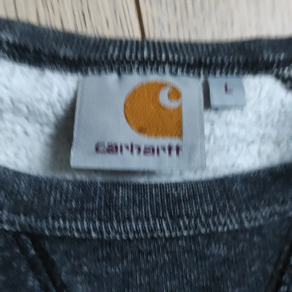 Carhartt tröja, riktigt könt material, knappt använd, väldigt bra skick✨pris kan diskuteras 👍. Tröjor & Koftor.