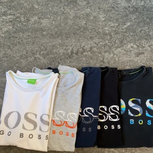 5 HugoBoss T-Shirts! - 5 Fräscha hugo boss T-Shirts till ett lågt pris! Går såklart ner i pris vid snabbaffär. Meddela mig gärna vid frågor:)