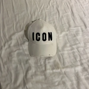 Dsquared2 keps 🧢  - Kepsen är i bra skick och säljer den för jag har tröttnat på den