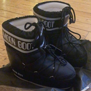 Moonboots - Säljer mina super sköna moonboots!!! Kan tänka mig att gå ner i pris vid snabb affär!!! Skriv om ni har några frågor❤️