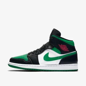 Jordan 1 pine green - Superfint skick, näst intill nyskick😍alltid använda med creasskydd❤️‍🔥👌🏼 priset går att diskutera och vill man kan man få köpa till skydden gör 50 kr! Har bevis på att de är äkta, skriv för fler bilder❤️ passar mig som vanligtvis har 38!
