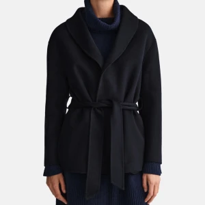 Kappa - Säljer denna kappa, köpt på sellpy då jag beställde en annan också som jag gilla har jag inte ens öppnat paketet. Buda från 600 eller köp direkt för 1000