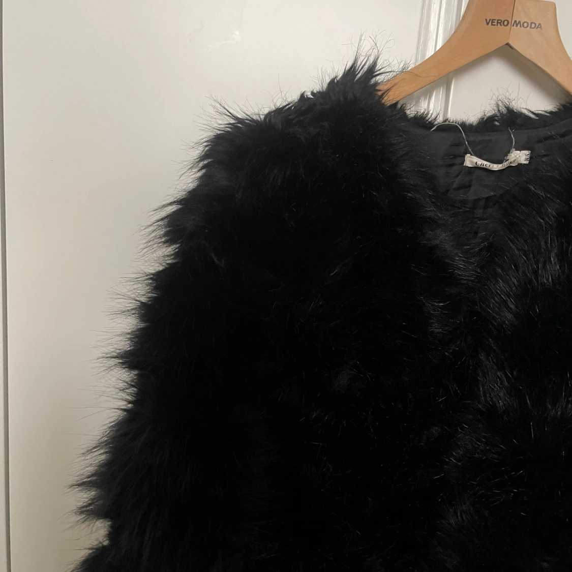Svart pälsjacka (fusk) - 90