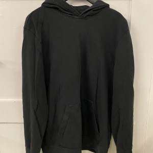 Avart tjocktröja  - Simpel svart tjocktröja, väldigt skön