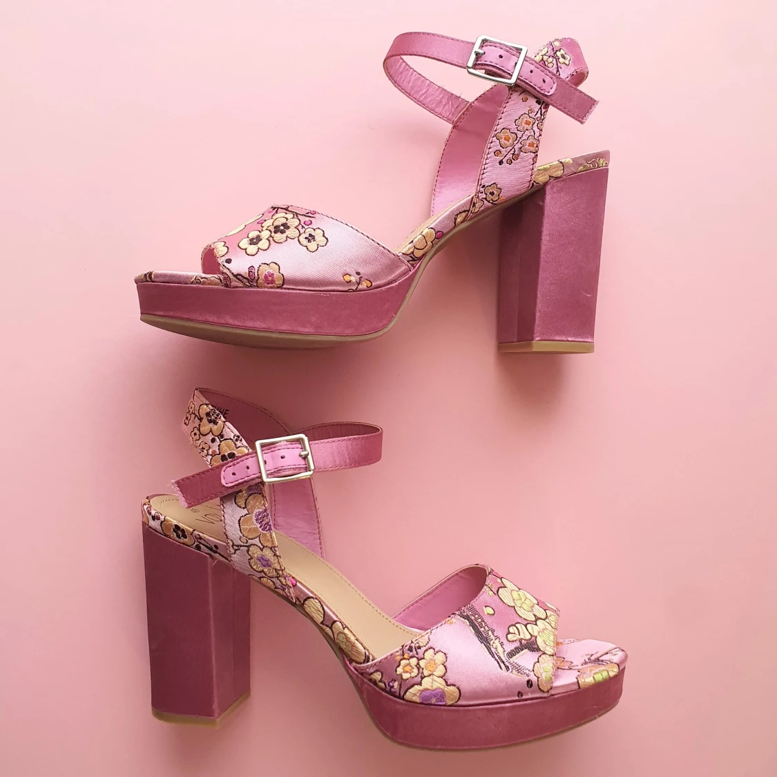 Rosa blommiga köackskor strl 40, 8 cm