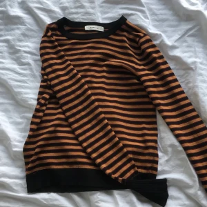 Zara tröja - Säljer denna zara tröja. skriv för fler bilder 😊