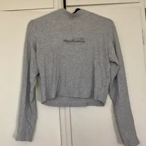 Gray jumper with nice slice 