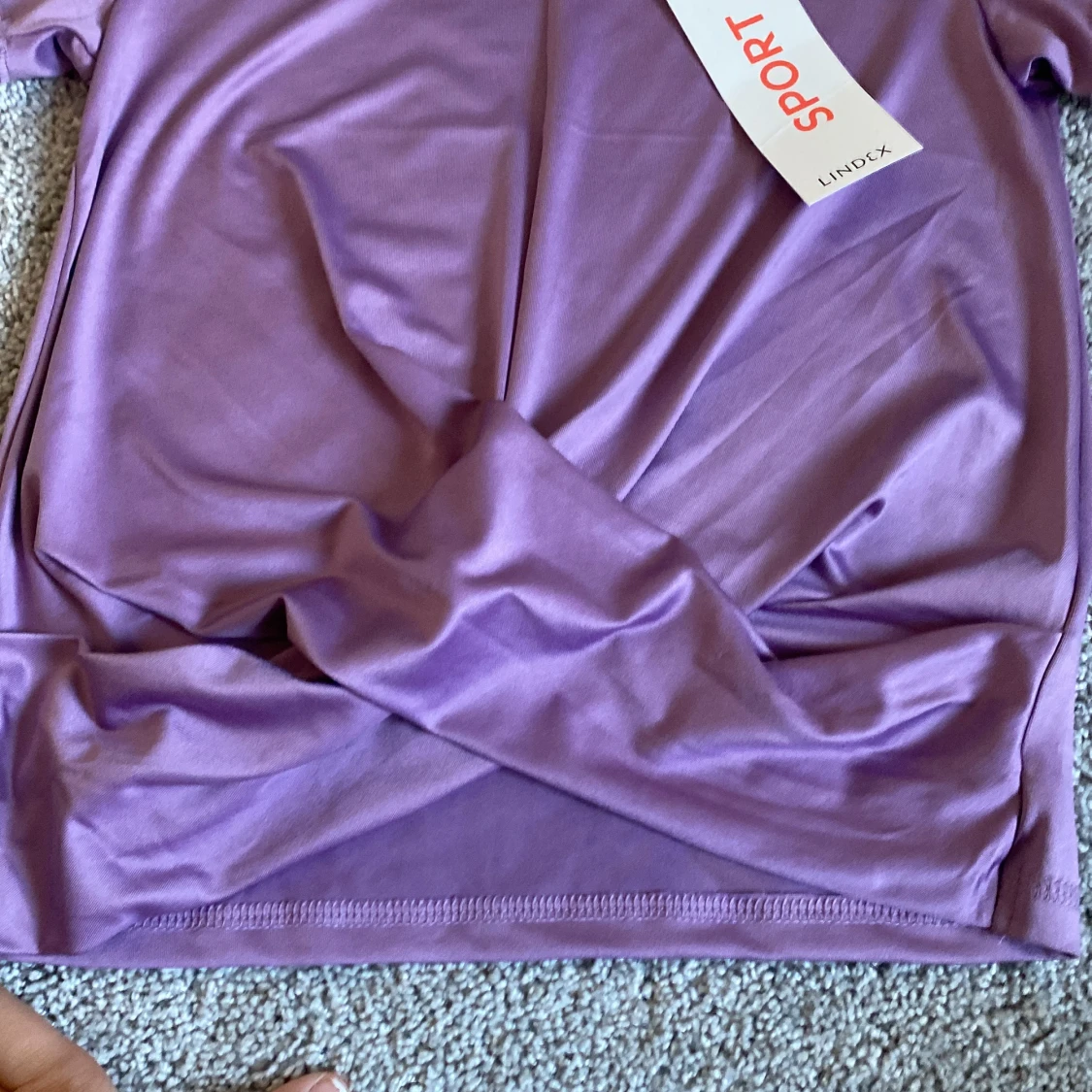 En sports topp som är helt oanvänd.  - 90