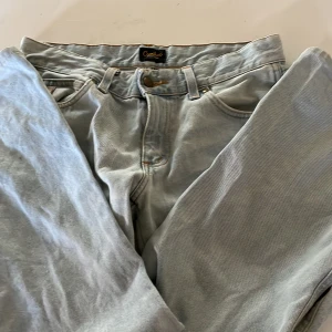 Låg midjade jeans - Säljer dessa låg midjade jeans från Crocker storleken står på bilden passar tyvärr inte på mig så bra så endast testade🥰 Lågmidjade och Super fina 