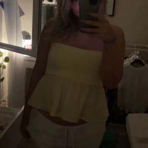Zara topp  - En fin sommar topp som jag köpte på zara. Inte använd bara testad. Jättefin nu till sommaren💖