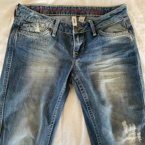 Lowwaist Jeans(ej skinny) som tyvärr är för små för mig💕