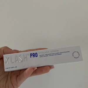 X lash  - Köpte den och den kom inte riktigt till användning som tänkt. Använt jätte lite av den. 6ml!