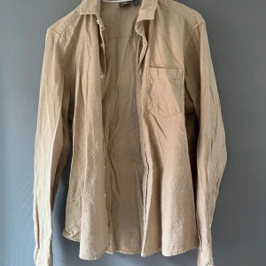 Skotta från asos - Köpt på secondhand, använd flera gånger. Lite nopprig i tyget.   Priset är inklusive frakt ❤️‍🔥