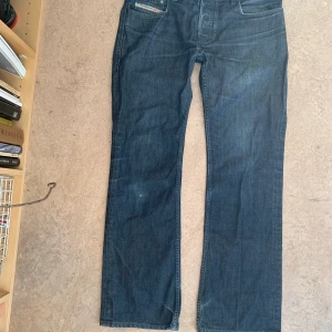 Raka diesel jeans - Feta diesel jeans W33 L32, för stora för mig. Bra skick