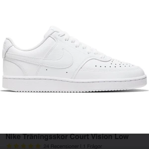 Nike skor - Hejj säljer dessa vita nike skor för att jag råka köpa fel storlek. Dom är bara testade på men har dock inga sko snören i säg då jag behövde dom till ett annat par skor men vita snören kan man köpa vart som helst! Skriv för egna bilder💕💕