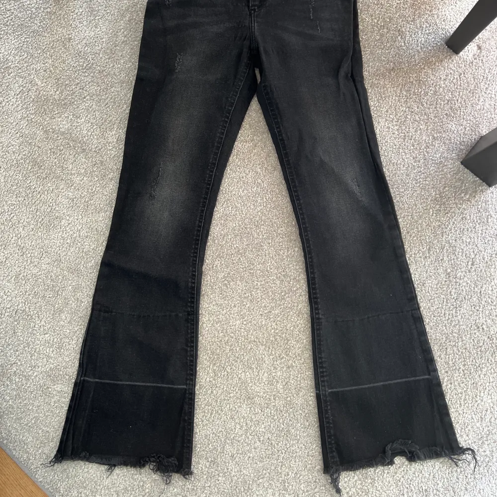 Louis jeans marbella i mörk grått aldrig använda. Jeans & Byxor.