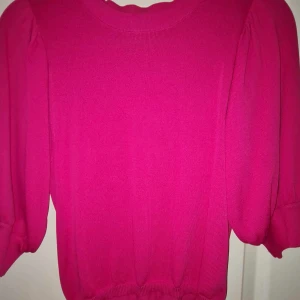 Tröja från Gina  - Väldigt fin tröja från Gina, kommer inte till användning 